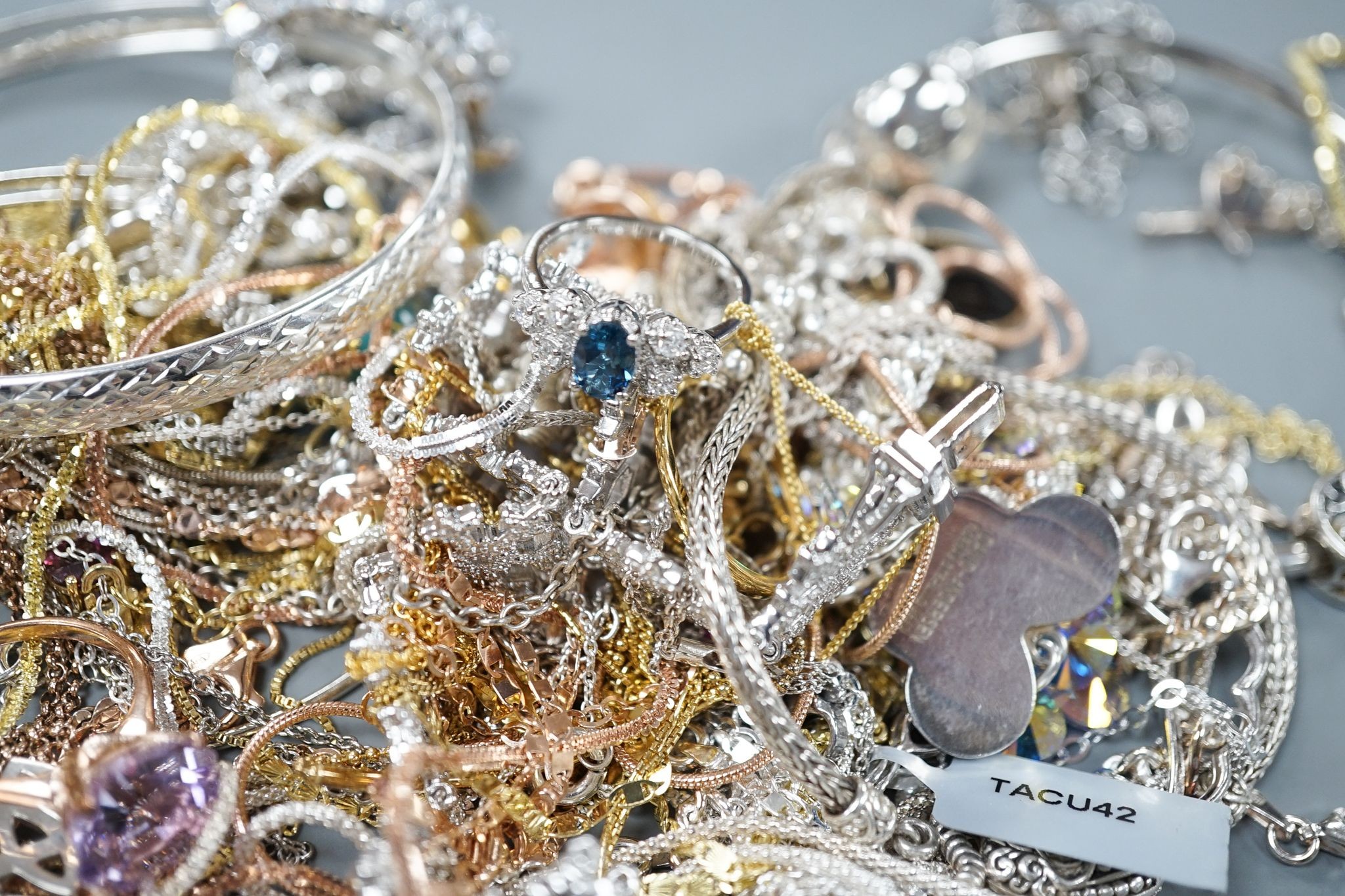 A quantity of assorted modern 925 jewellery.